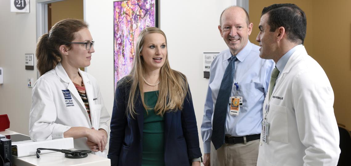 Gynecology oncologists discussing in clinic