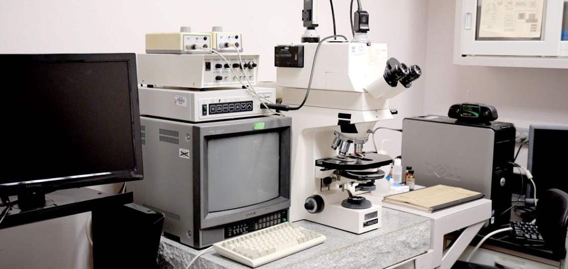Zeiss Axiophot microscope