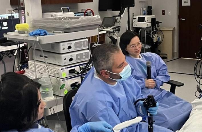 Dr. Othman teaching ESD during a live case session