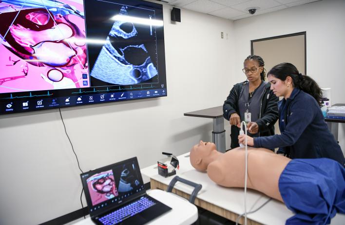 MS 1 students attend a POCUS workshop held at both campuses during CRR to scan the heart and lungs on physical exam standardized patients and our high-fidelity simulator.