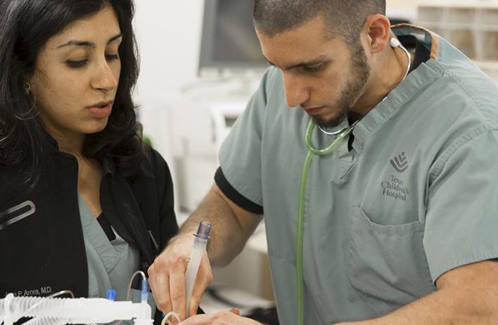 anesthesiology residents in lab