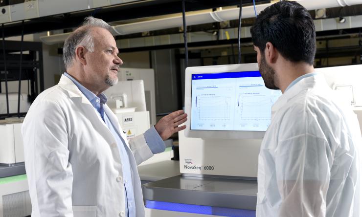 Dr. Richard Gibbs looks at screen in Human Genome Sequencing Center.