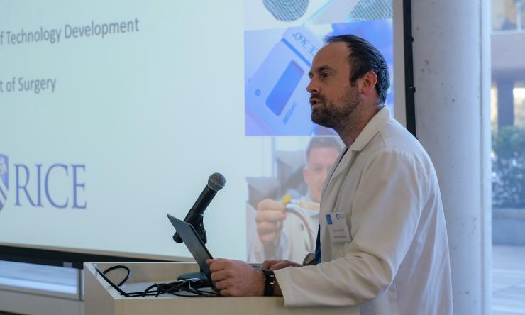 Dr. Stuart Corr speaks to collaborators from the Department of Surgery at Baylor College of Medicine and Rice University School of Engineering.